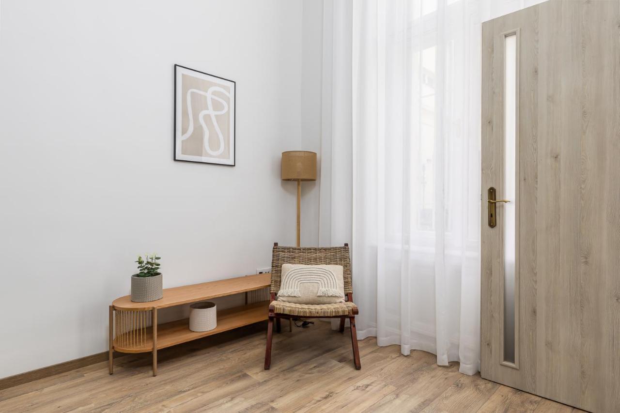 City Center Apartment With Balcony Budapest Exterior photo